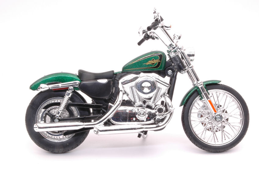 Maisto - HARLEY DAVIDSON SEVENTY-TWO XL 1200V 2013 Maisto - HARLEY DAVIDSON SEVENTY-TWO XL 1200V 2013