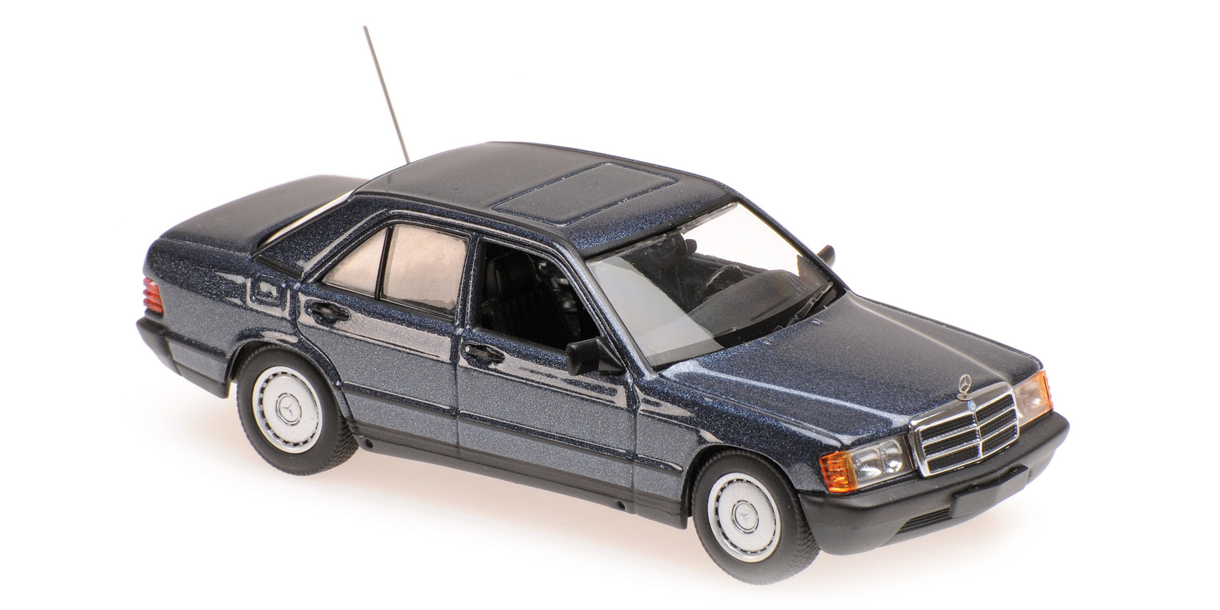 Maxichamps - MERCEDES-BENZ 190E - 1984 - BLUE METALLIC Maxichamps - MERCEDES-BENZ 190E - 1984 - BLUE METALLIC